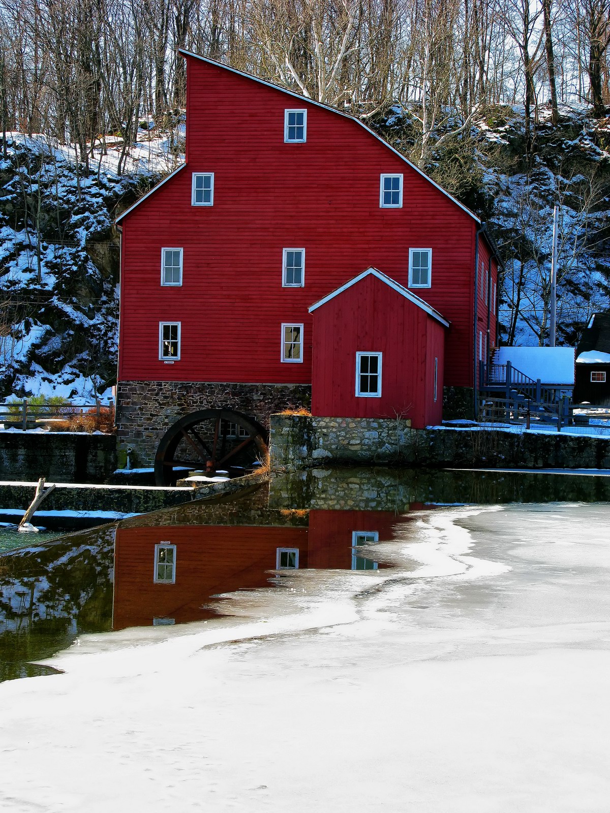 Original owner Ralph Hunt began construction of the mill around 1810.